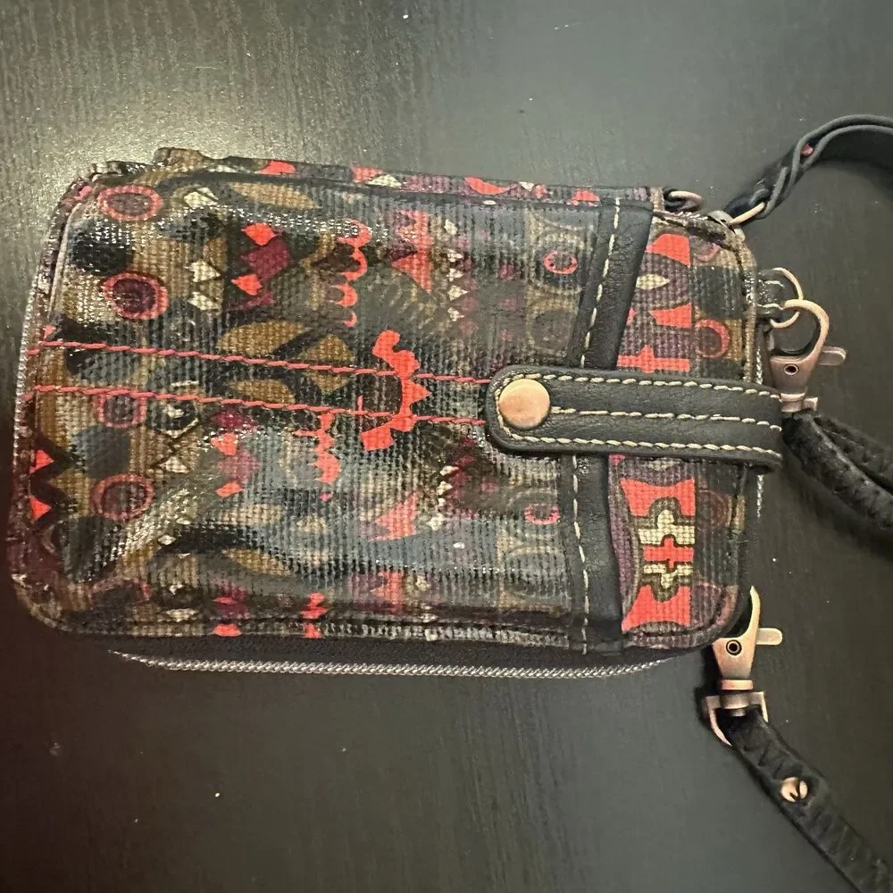 Sakroots Zipper‎ Wallet Smartphone Crossbody Purse Bag Red Black Pattern - LOOK
